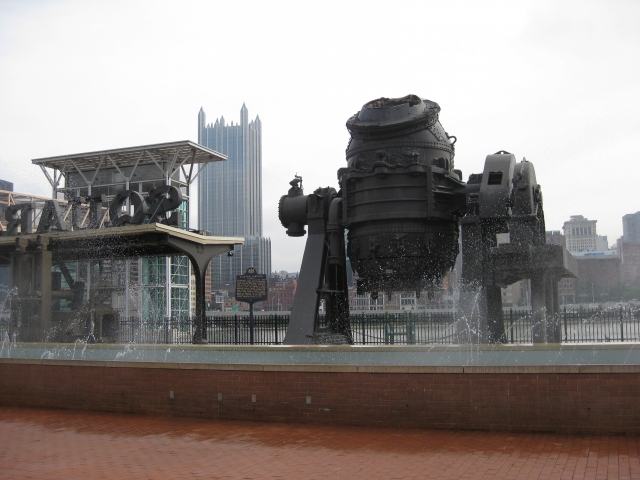 While waiting for the Duck Boat Tour on Tuesday morning, we did a little sightseeing on the Pittsburgh waterfront. 